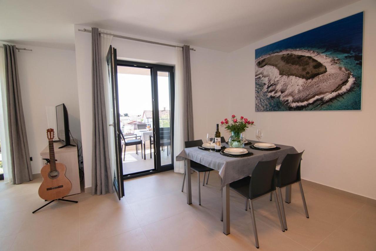 Luxury Apartment Faro With Sea View And Swimming Pool Premantura Exterior foto
