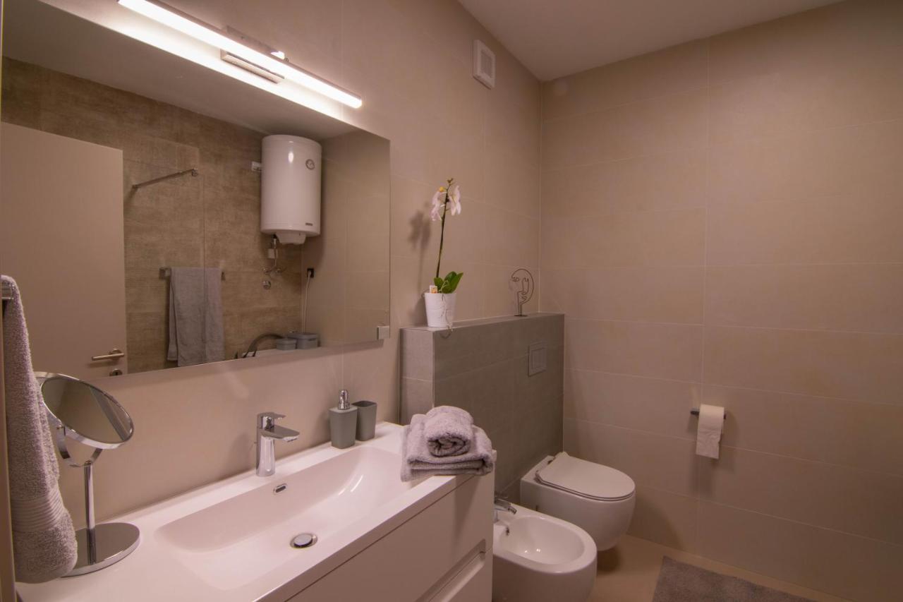 Luxury Apartment Faro With Sea View And Swimming Pool Premantura Exterior foto