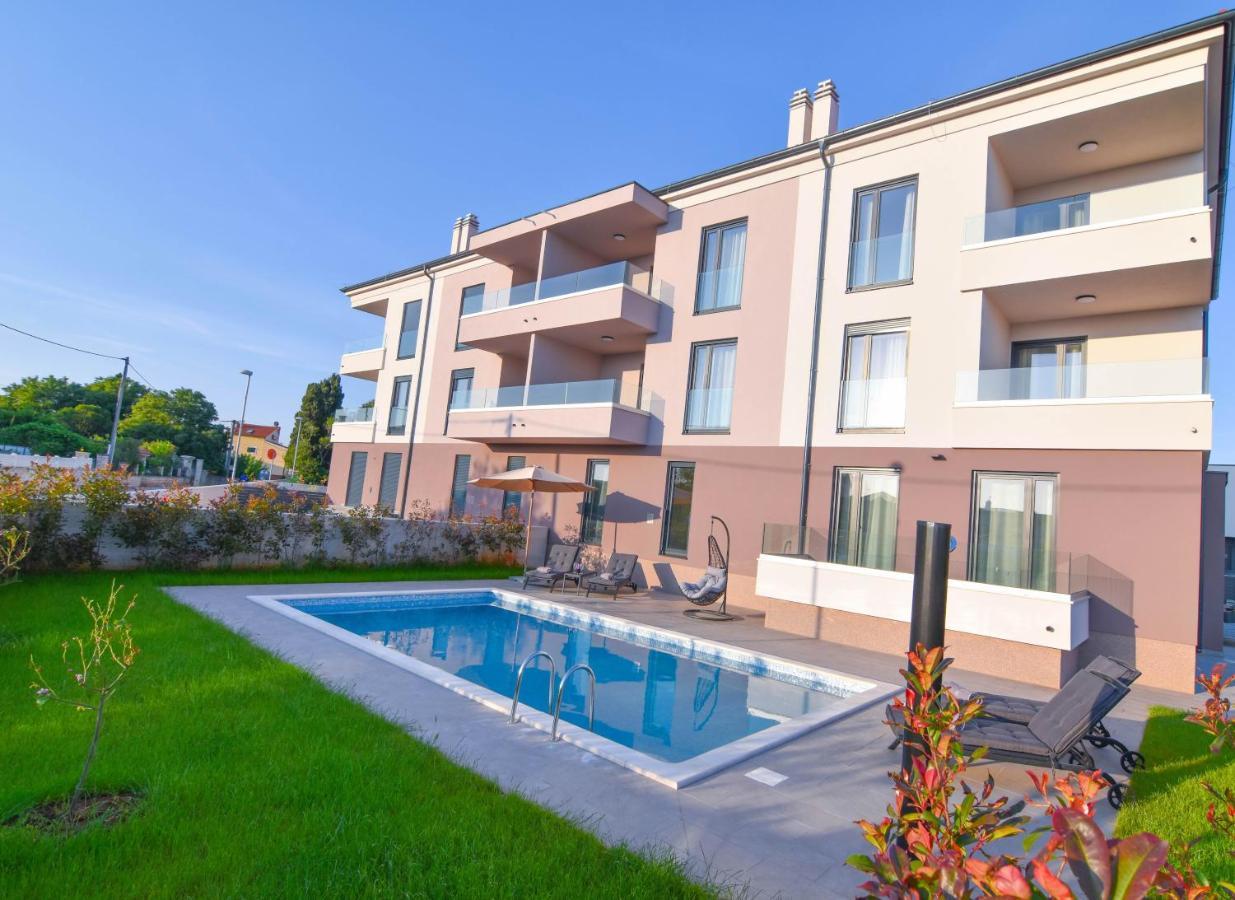 Luxury Apartment Faro With Sea View And Swimming Pool Premantura Exterior foto